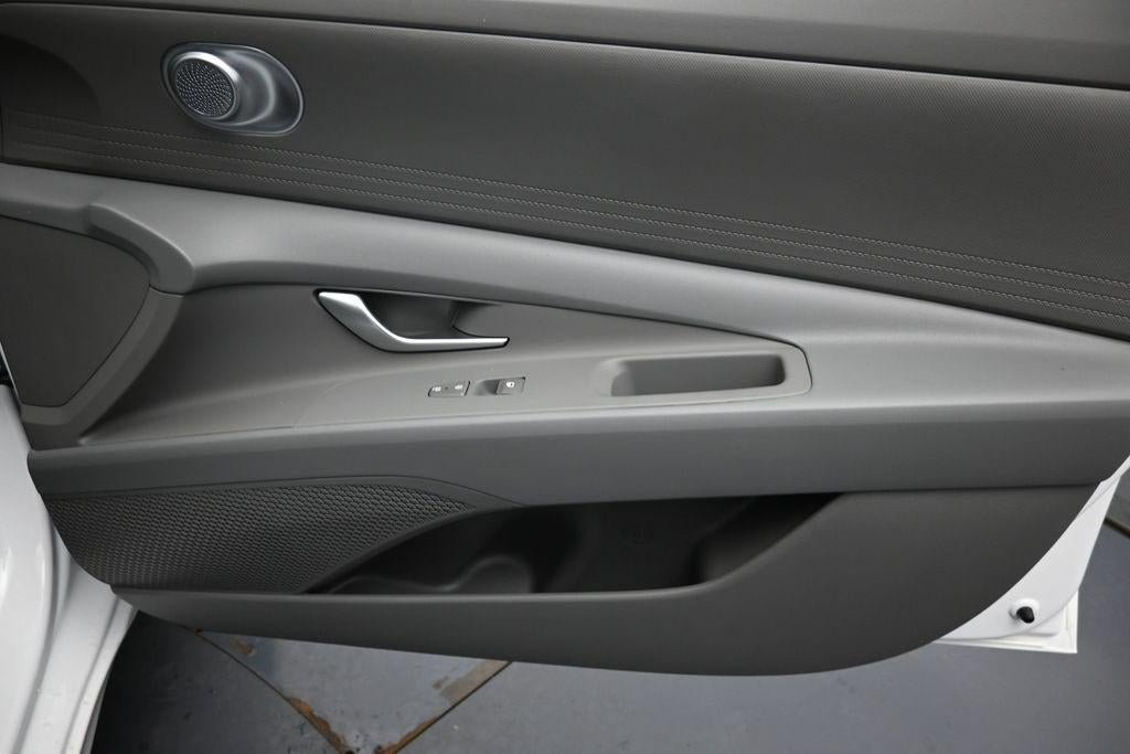 New 2026 Hyundai Elantra SE FWD image 29