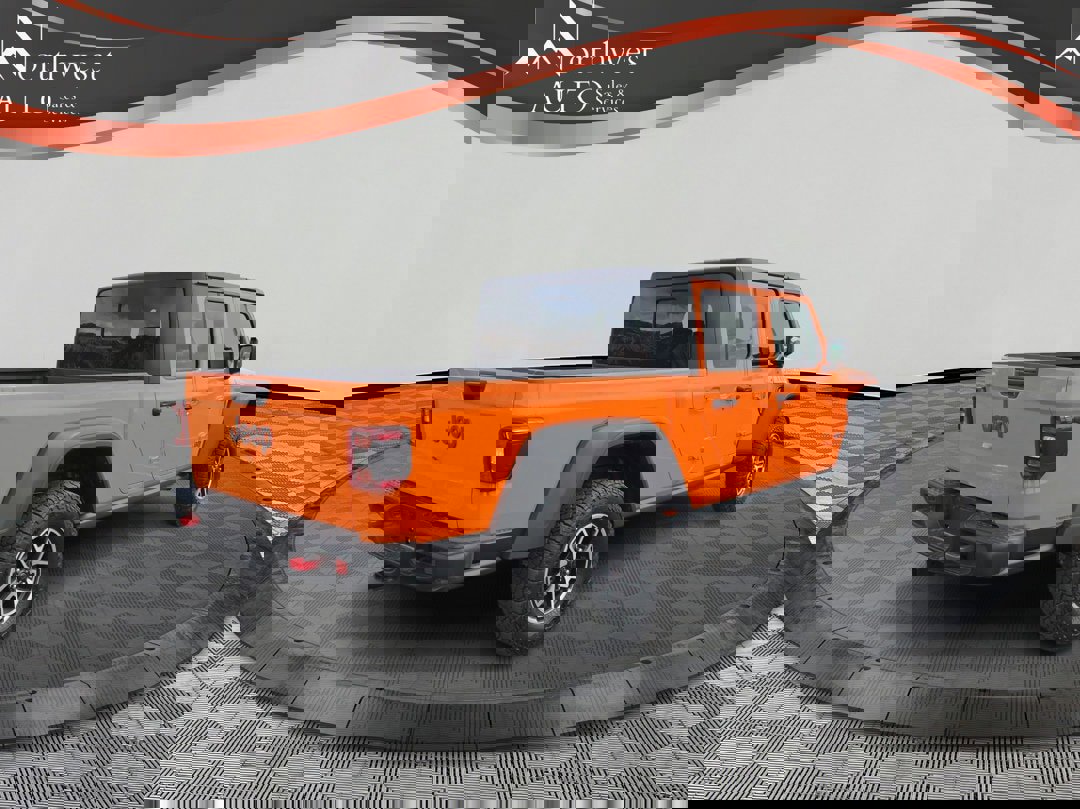 Used 2025 Jeep Gladiator Rubicon w/ Convenience Group AWD/4WD image 5