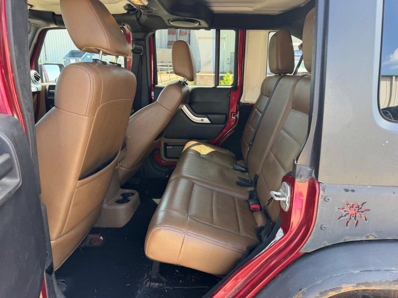 Used 2012 Jeep Wrangler Unlimited Rubicon w/ Connectivity Group AWD/4WD image 7