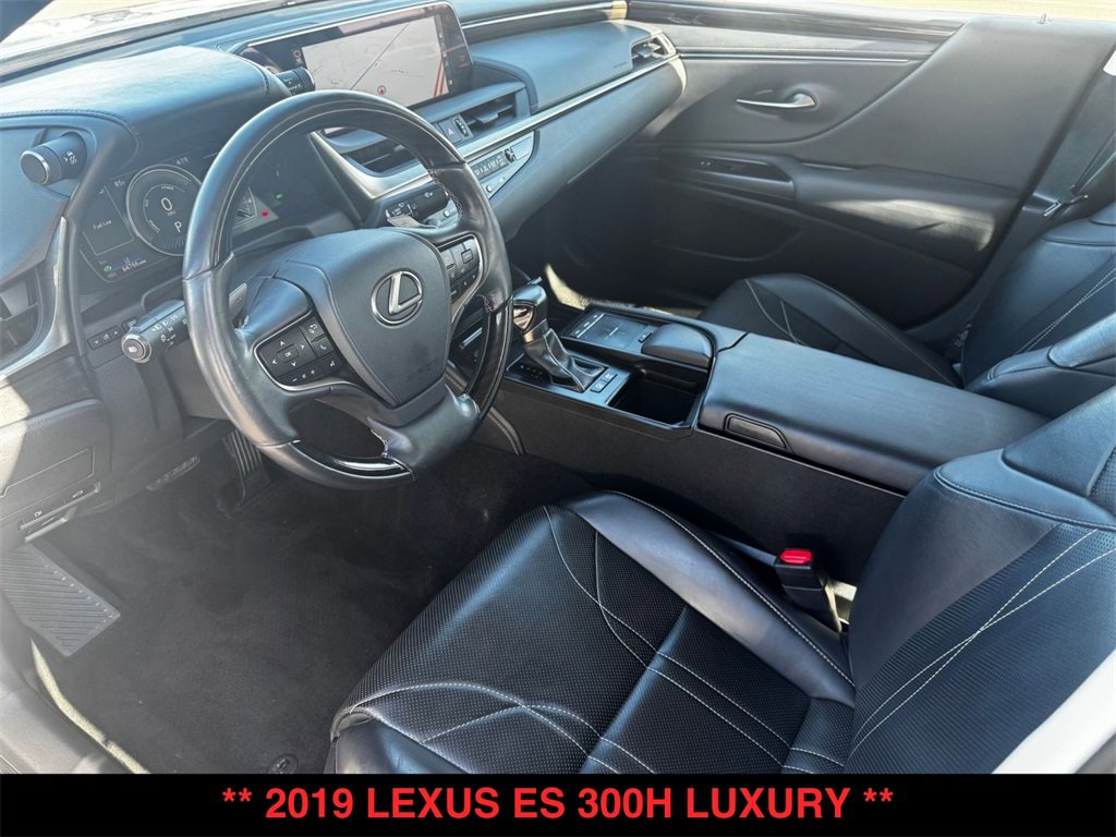 Used 2019 Lexus ES 300h w/ Accessory Package image 21