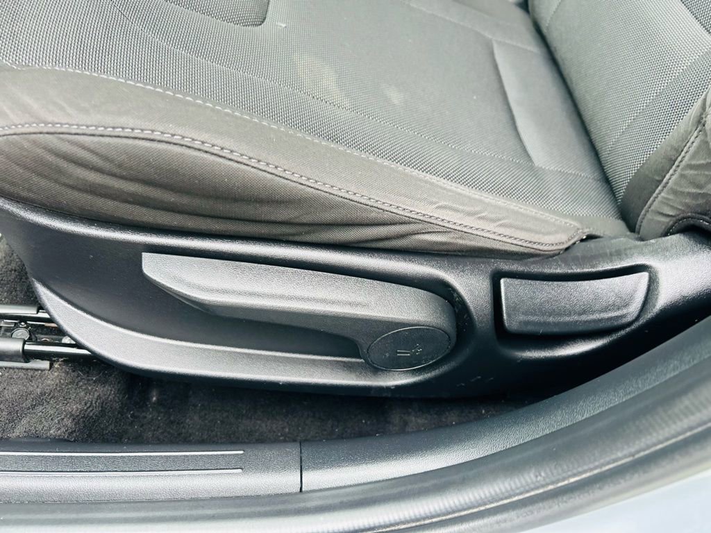 Used 2021 Hyundai Elantra SE image 28