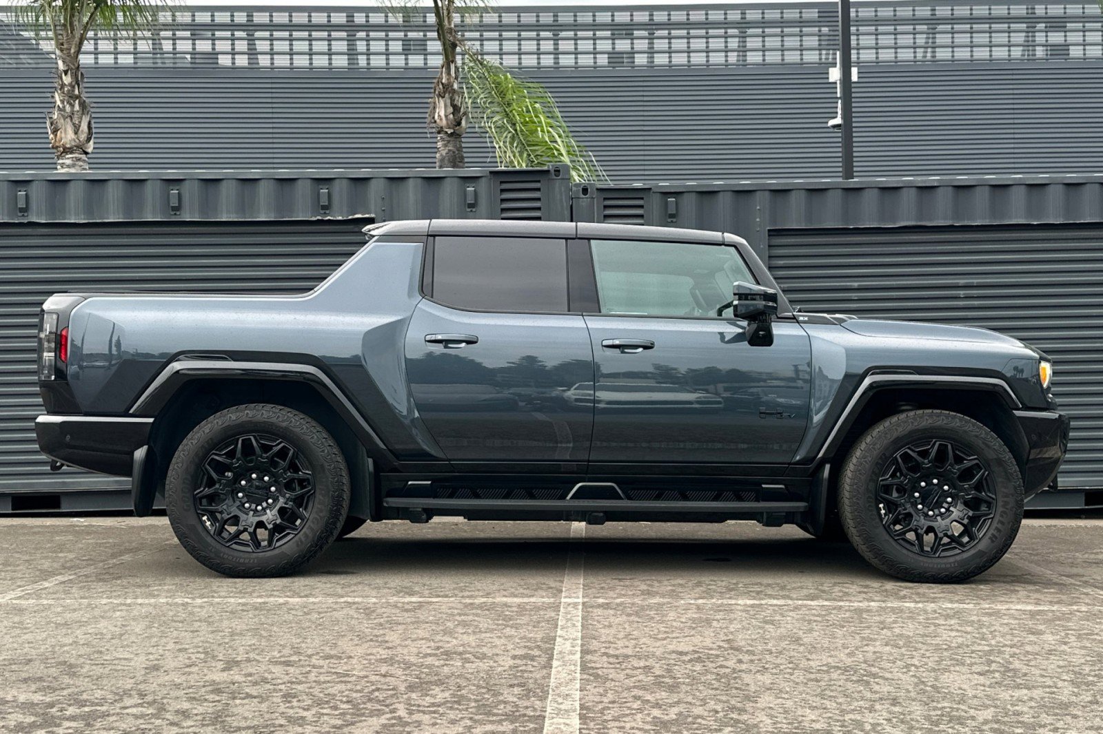 Used 2025 GMC Hummer EV 3X w/ LPO, Dark Essentials Package image 9