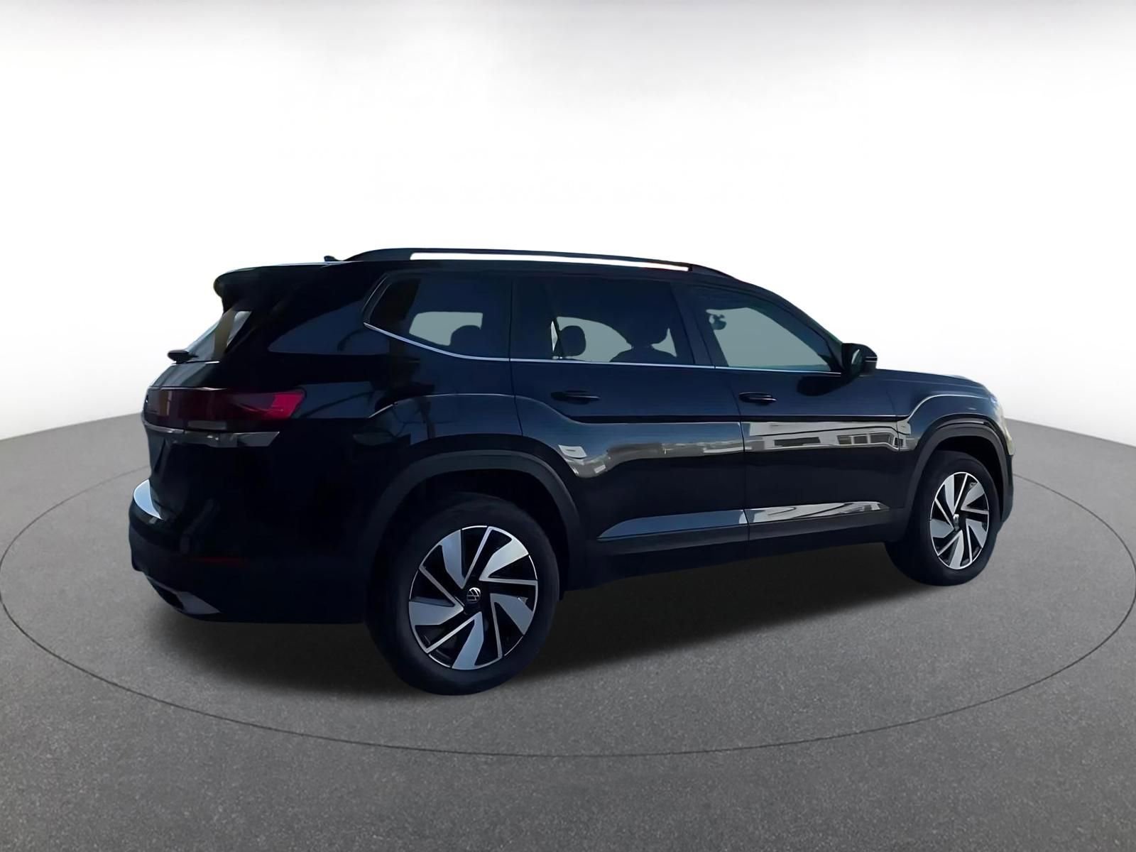 Used 2025 Volkswagen Atlas SE FWD image 14