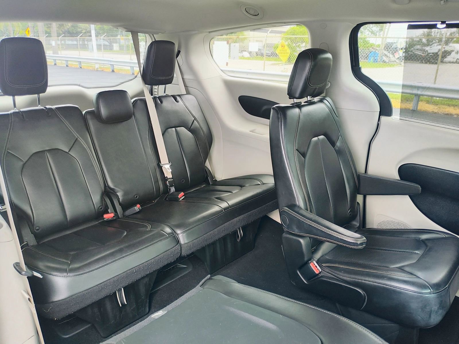 Used 2020 Chrysler Voyager Lxi FWD image 10