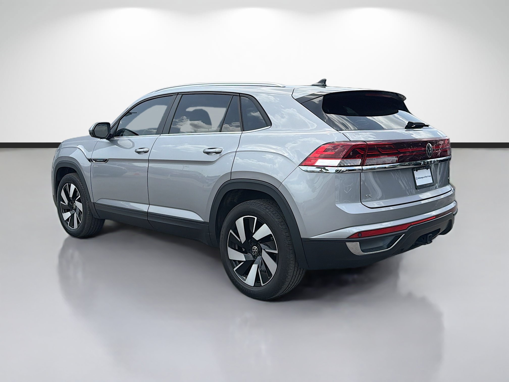 Used 2024 Volkswagen Atlas Cross Sport SE w/ Panoramic Sunroof Package AWD/4WD image 5