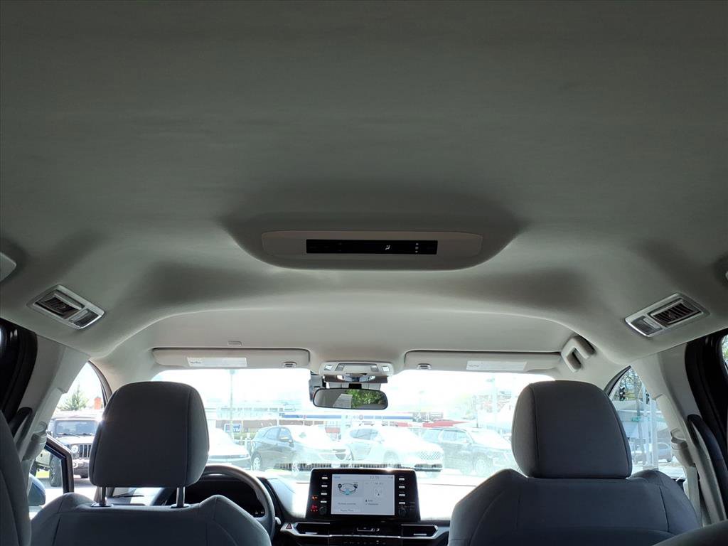 Used 2024 Toyota Sienna LE FWD image 16