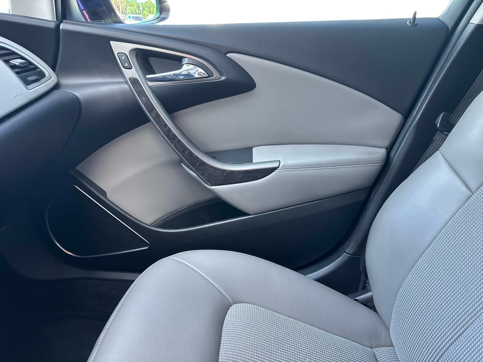 Used 2013 Buick Verano FWD image 21