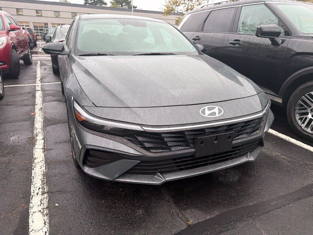 Certified 2025 Hyundai Elantra SEL FWD image 2