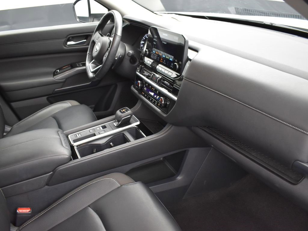 Used 2024 Nissan Pathfinder SL image 25