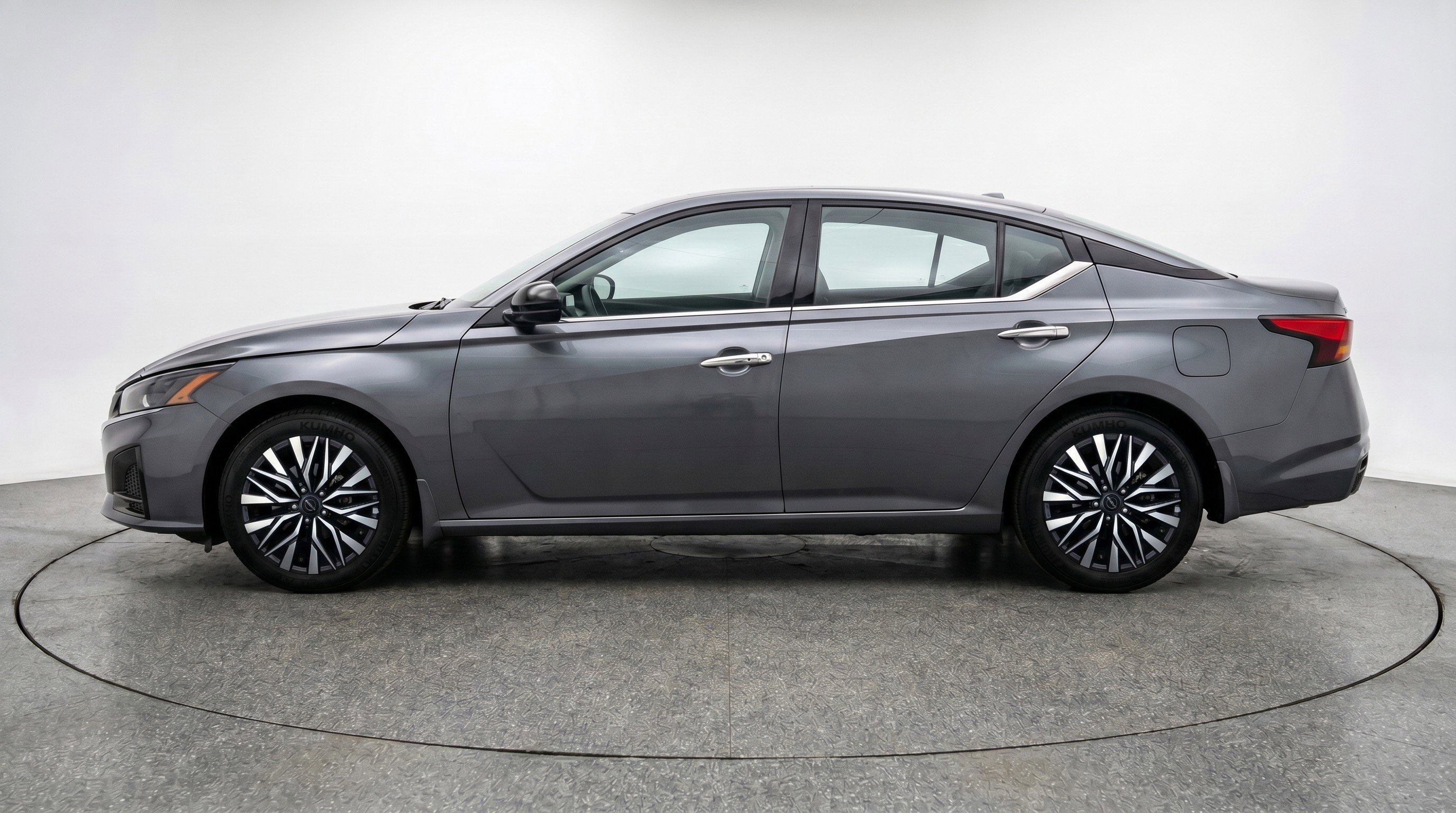 Used 2025 Nissan Altima 2.5 SV FWD image 5
