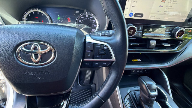 Used 2023 Toyota Highlander XSE AWD/4WD image 28