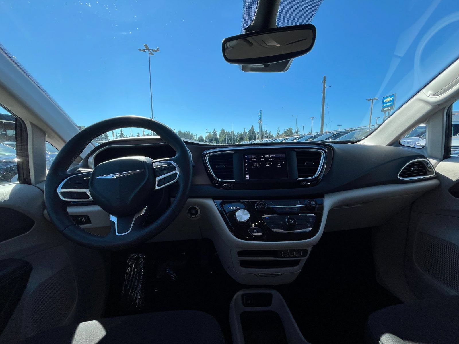 Used 2024 Chrysler Voyager LX FWD image 31
