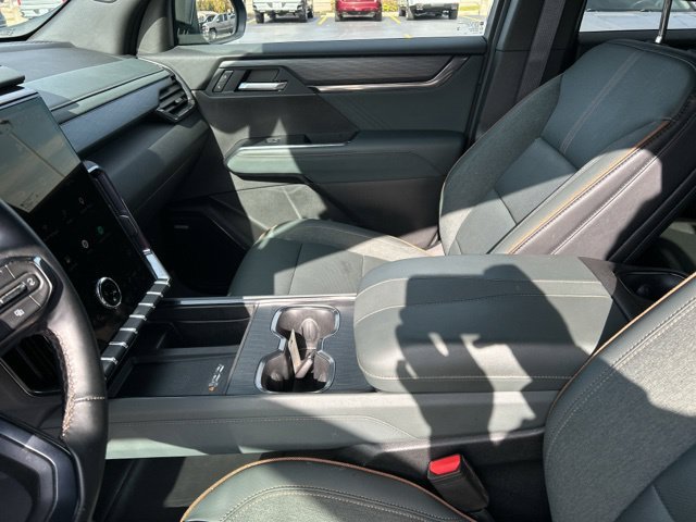 Used 2025 GMC Acadia AT4 w/ Luxury Package AWD/4WD image 32