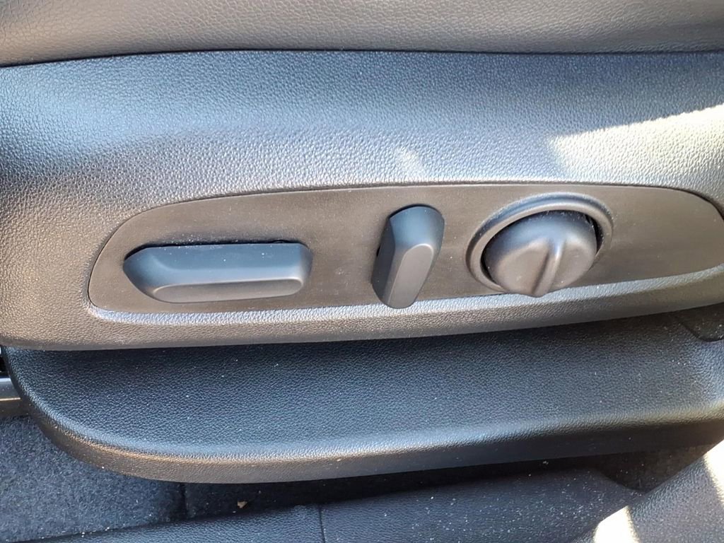 Used 2023 Chevrolet Equinox Premier image 19