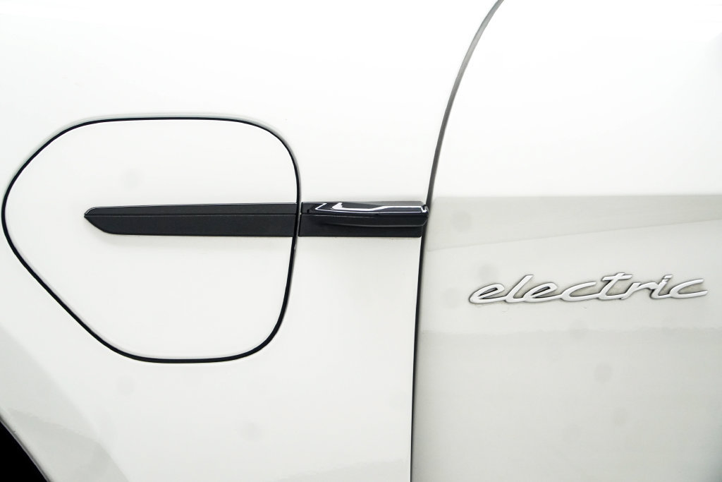Used 2024 Porsche Taycan RWD image 10