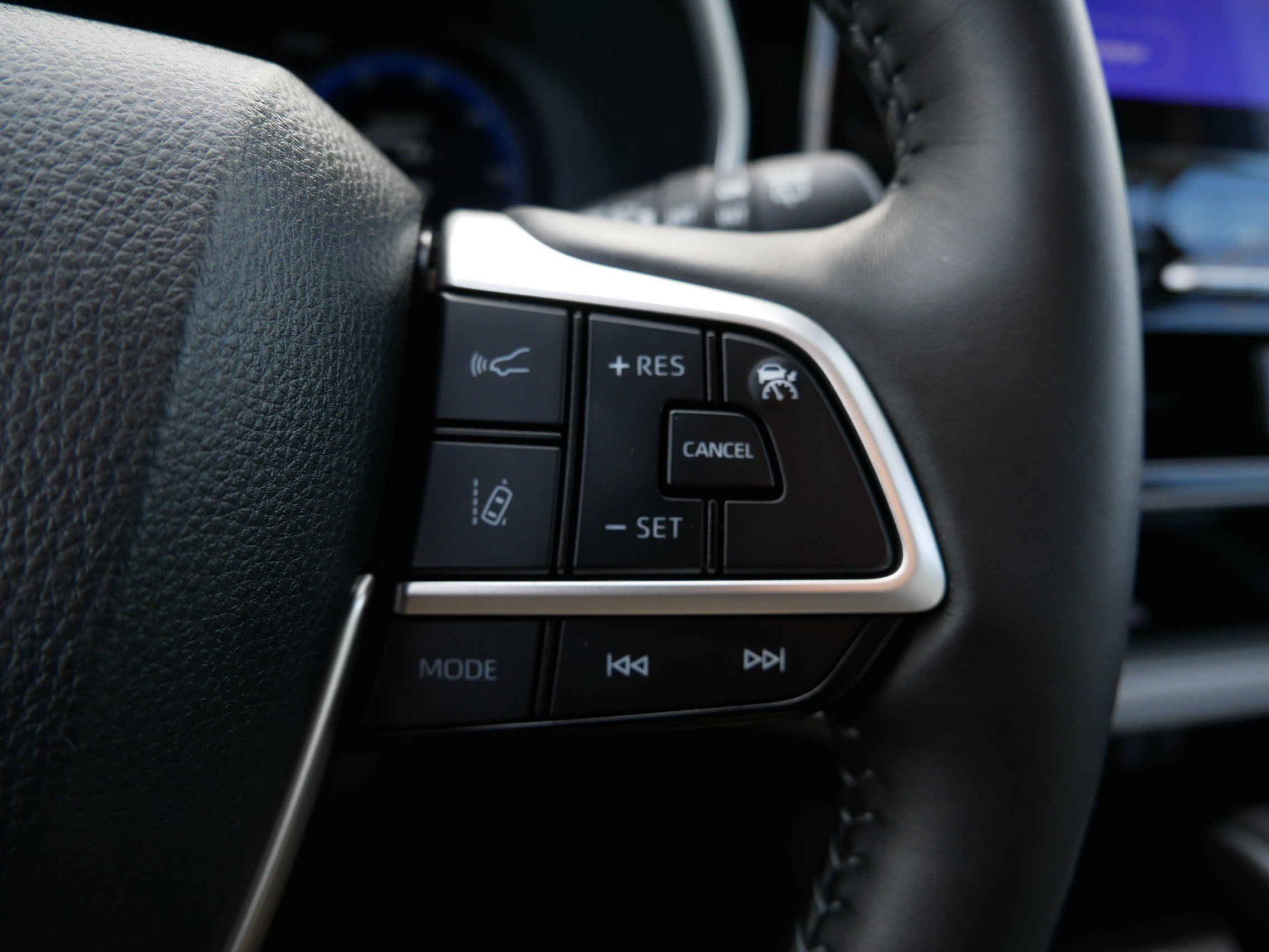 Used 2024 Toyota Highlander Limited image 29