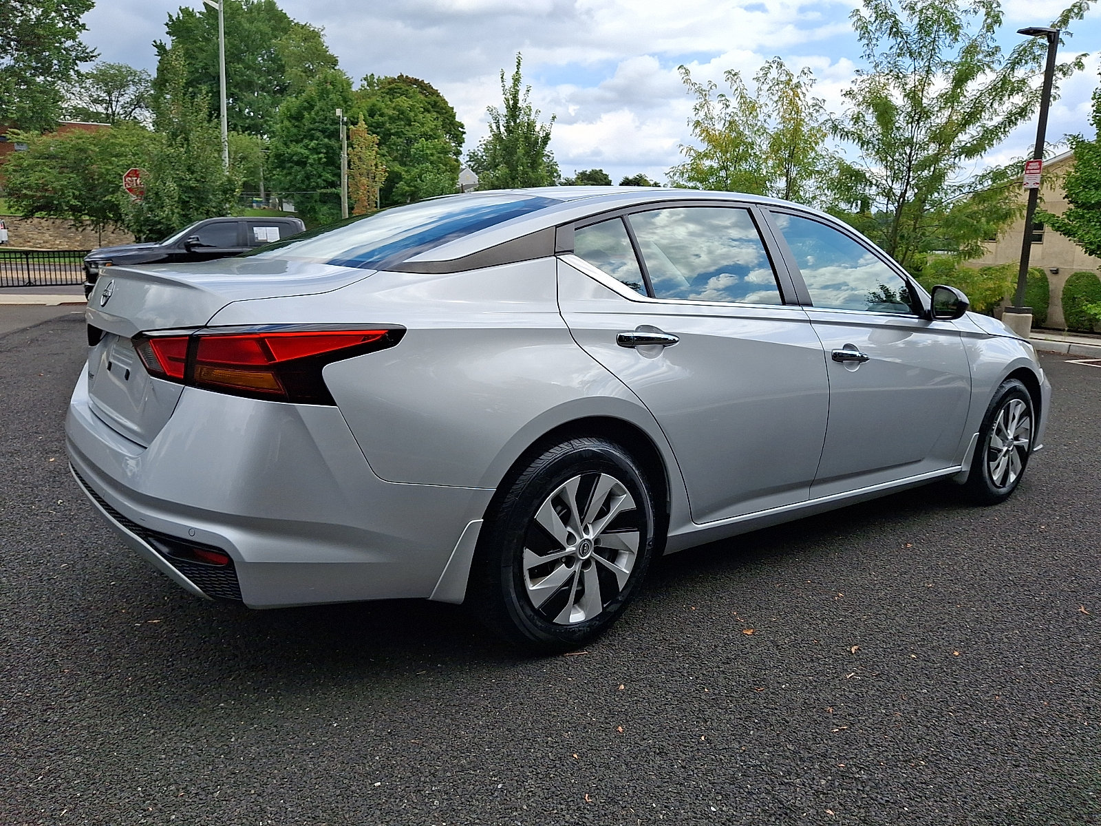 Certified 2024 Nissan Altima 2.5 S FWD image 6