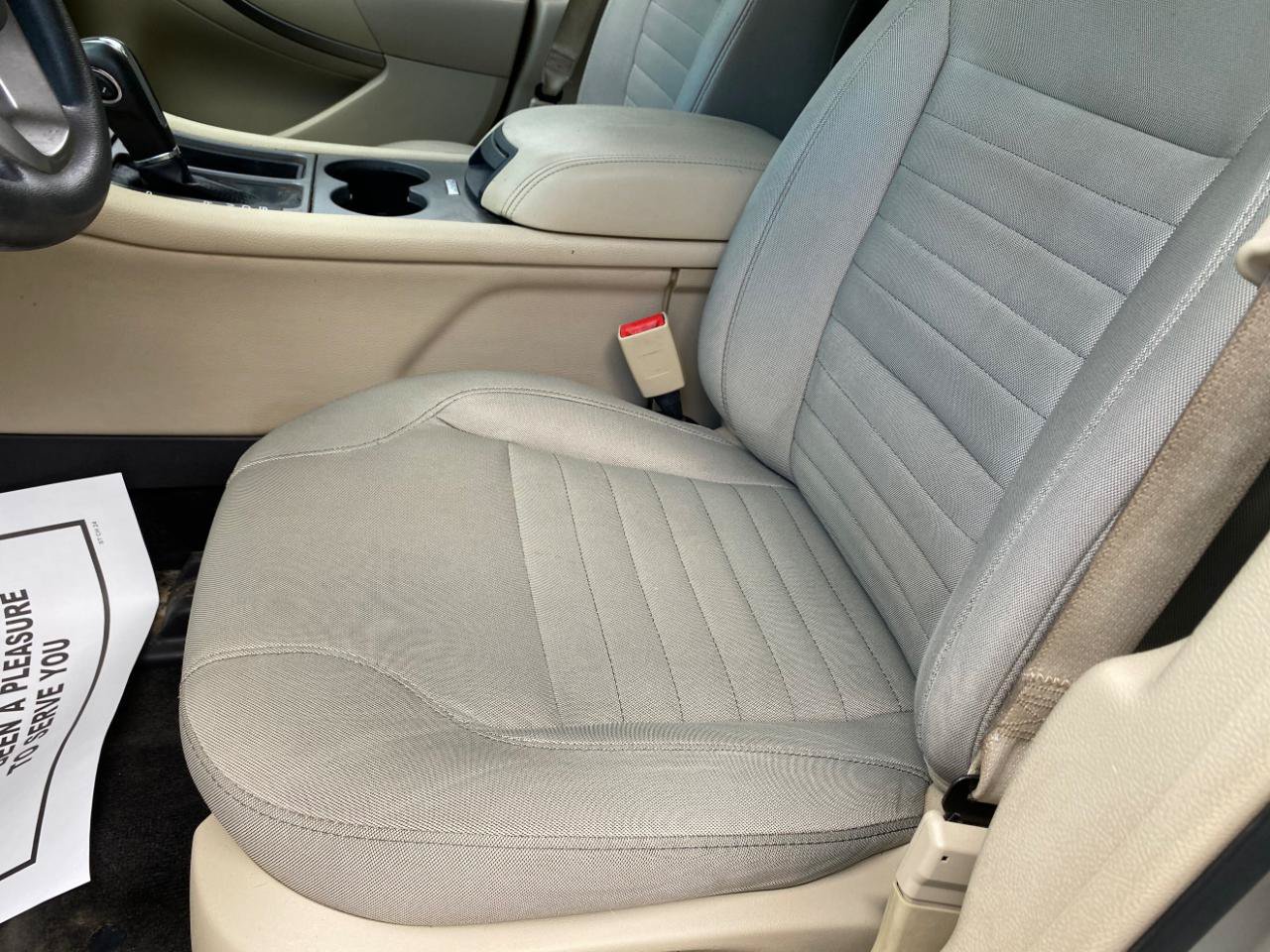 Used 2018 Ford Taurus SE FWD image 27