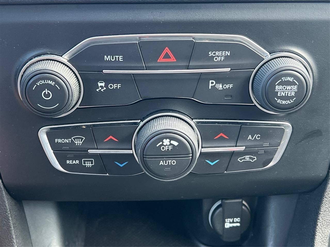 Used 2018 Dodge Charger SXT Plus RWD image 32