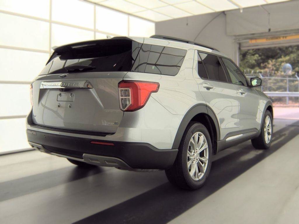 Used 2020 Ford Explorer XLT w/ Equipment Group 202A AWD/4WD image 8