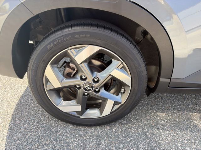 Used 2021 Hyundai Venue SEL w/ Cargo Package image 9