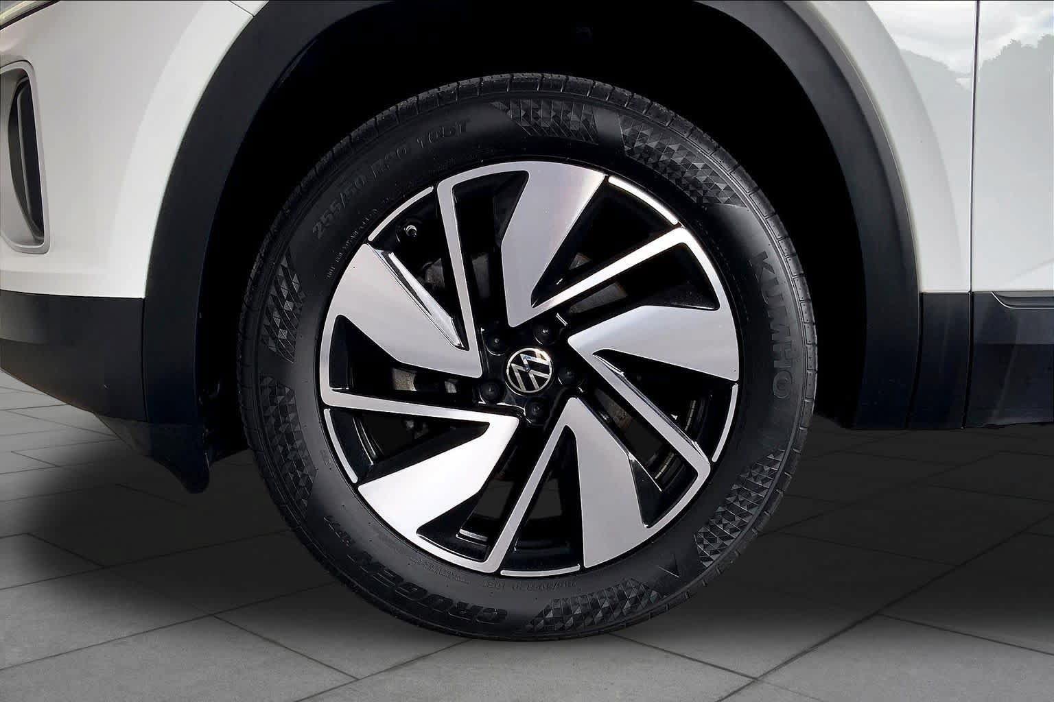 Used 2024 Volkswagen Atlas SE FWD image 11