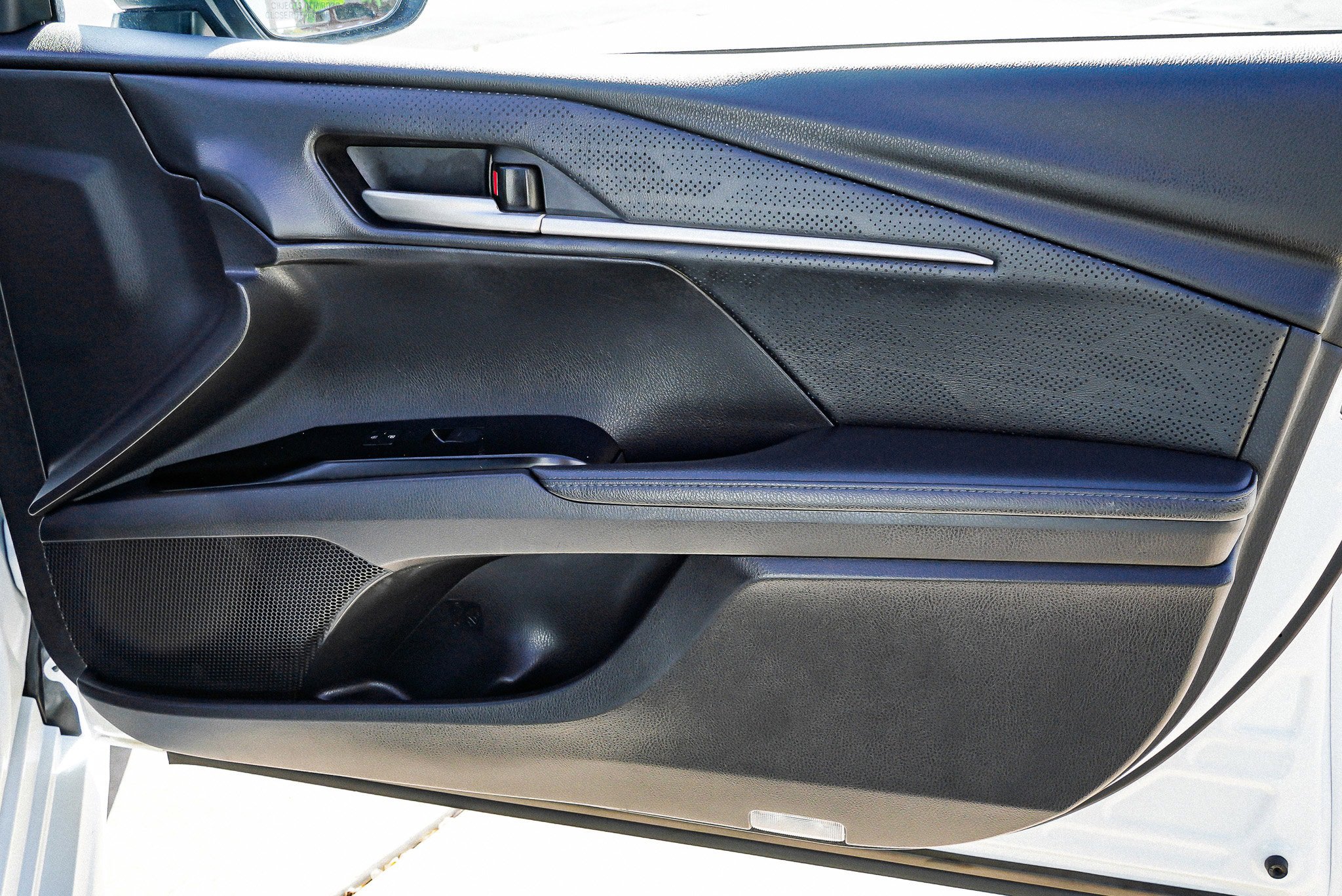 Used 2025 Toyota Camry XSE FWD image 27