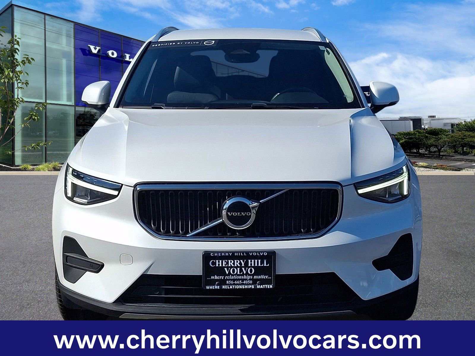 Certified 2023 Volvo XC40 B5 Core w/ Climate Package image 2