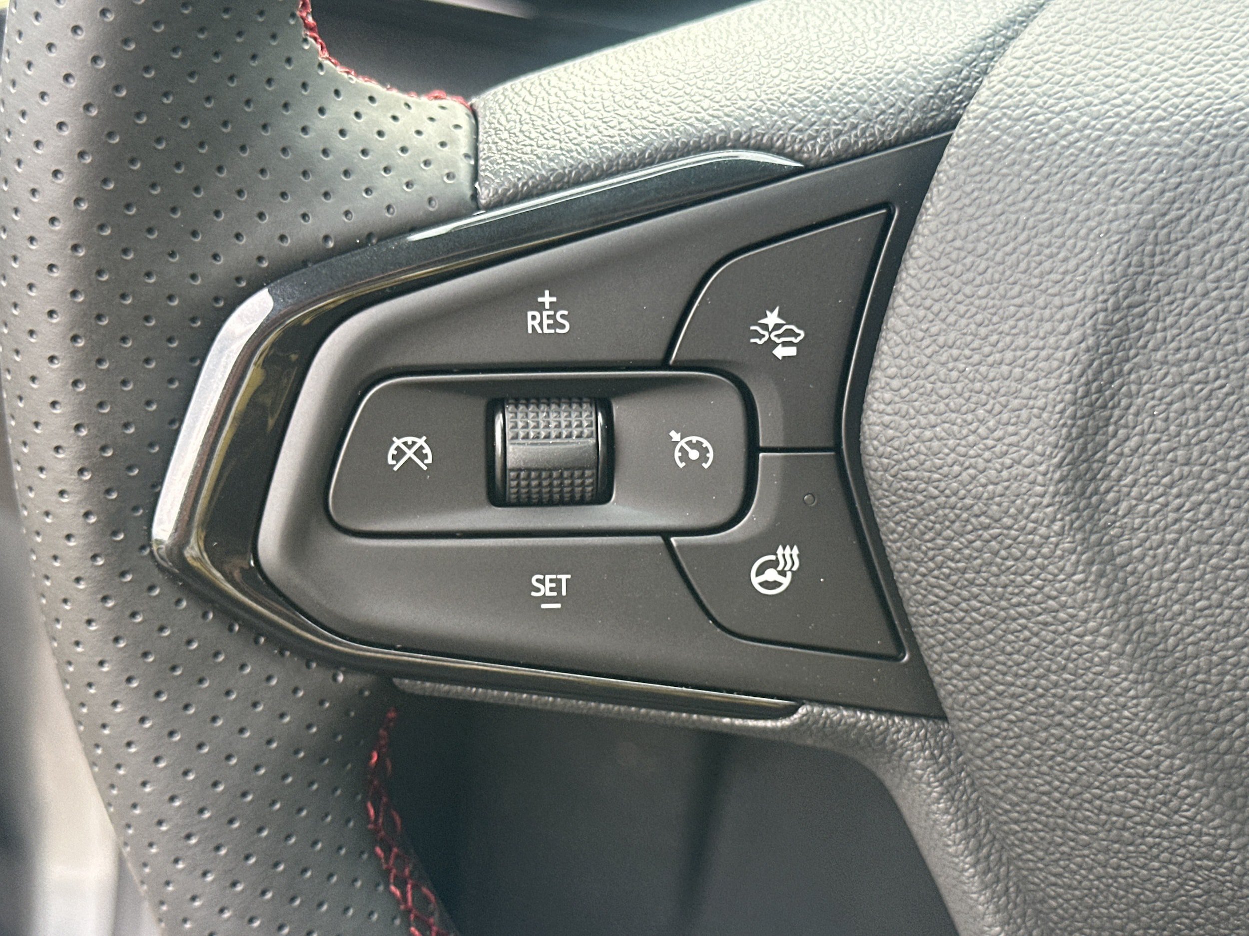New 2026 Chevrolet Trax RS w/ Driver Confidence Package FWD image 24