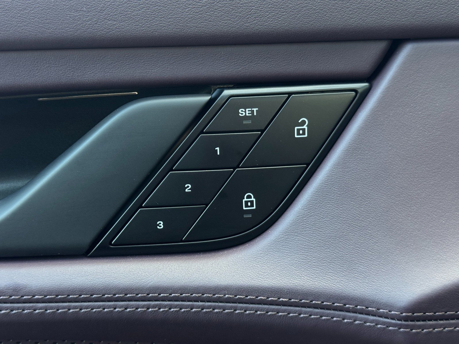 Used 2024 Porsche Taycan image 18