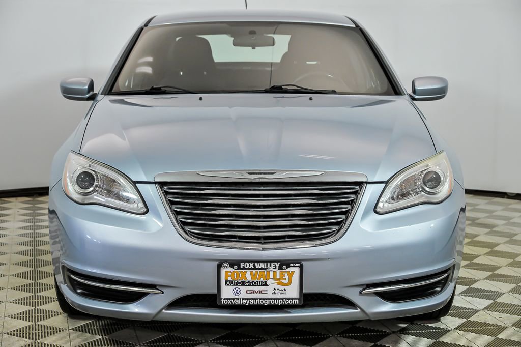 Used 2013 Chrysler 200 Touring FWD image 4