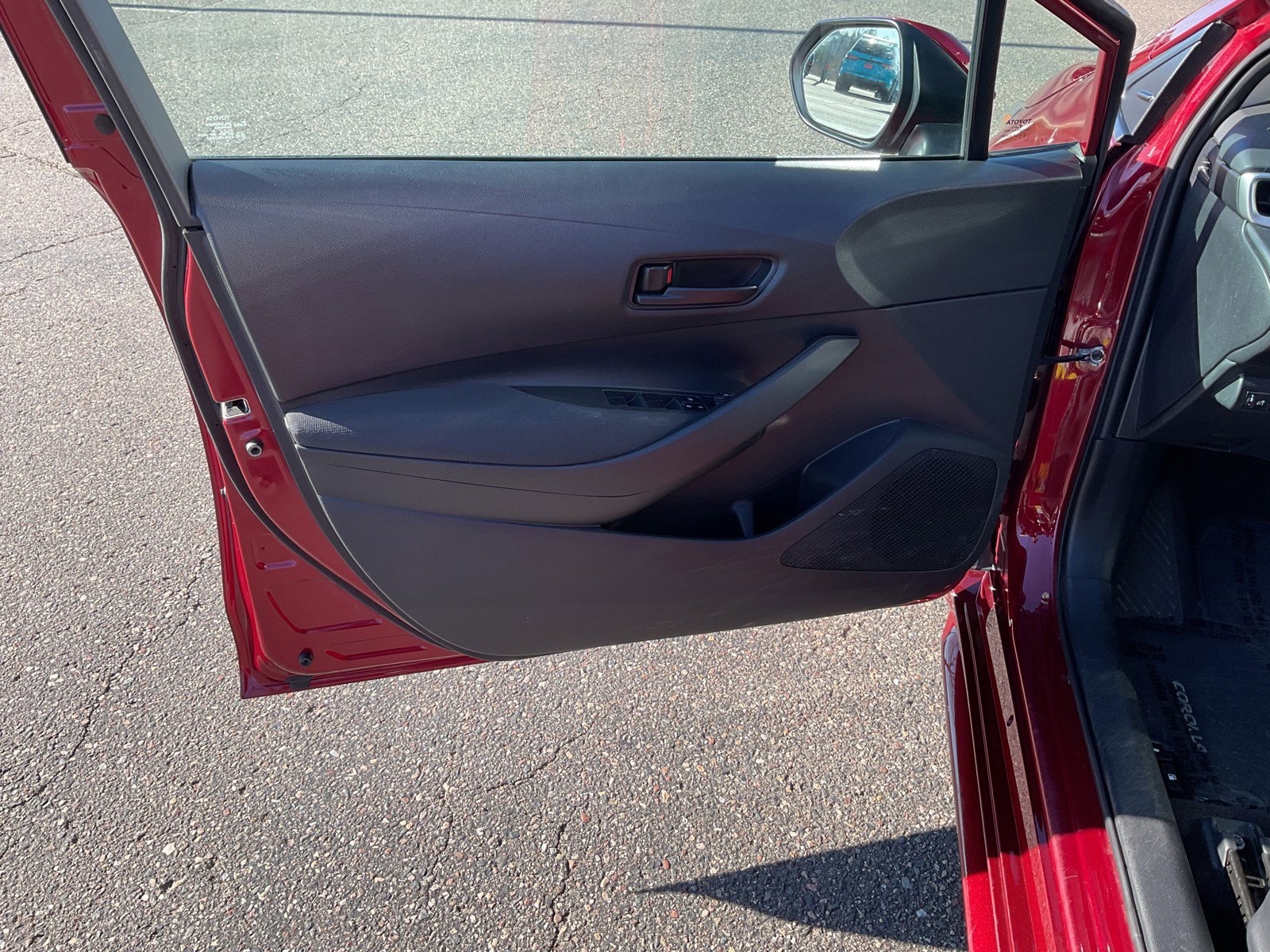 Used 2022 Toyota Corolla LE w/ Carpet Mat Package (TMS) FWD image 19