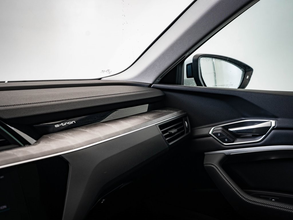 Used 2022 Audi e-tron Premium w/ Convenience Plus Package image 34