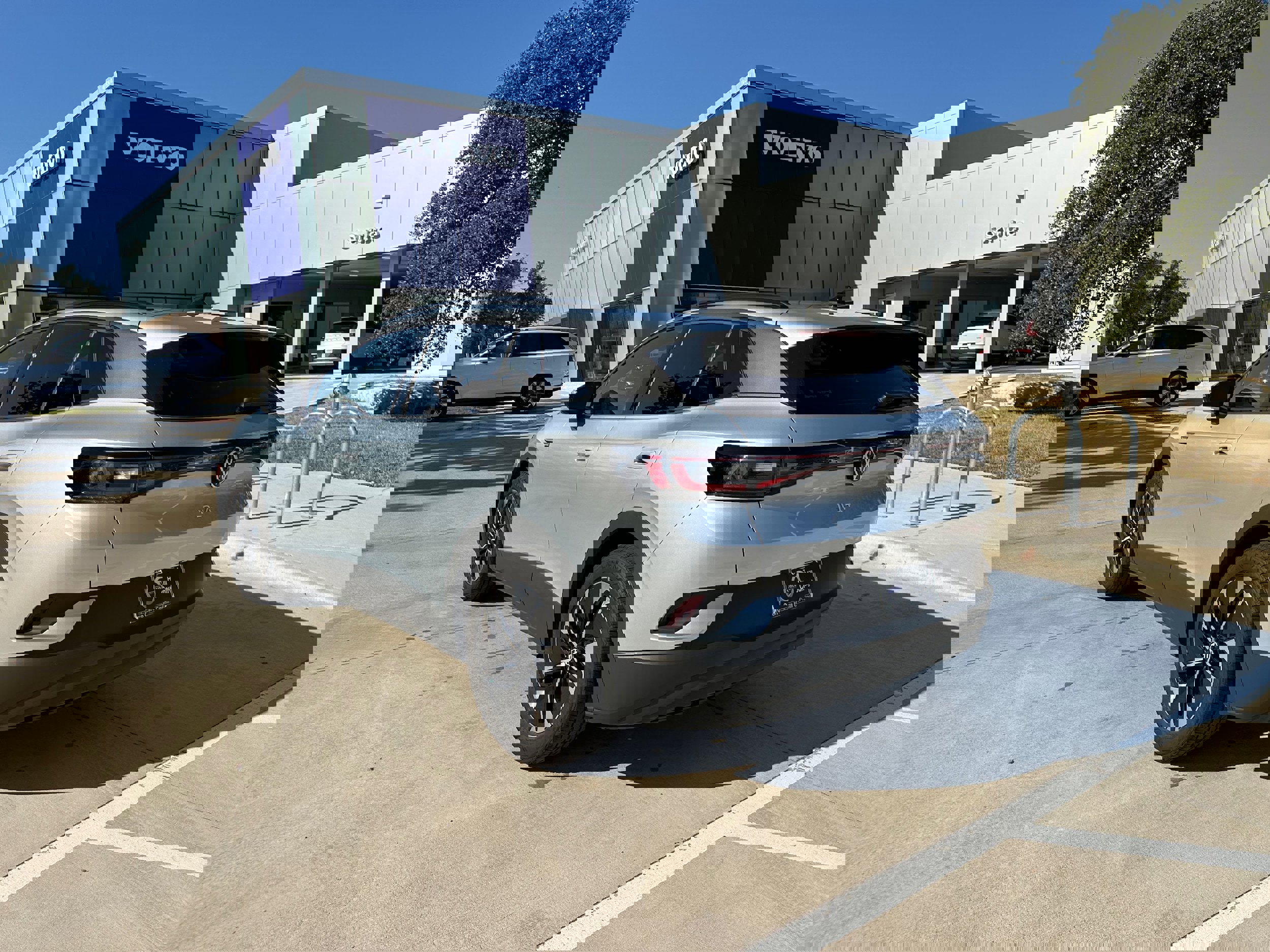 Used 2022 Volkswagen ID.4 Pro image 4