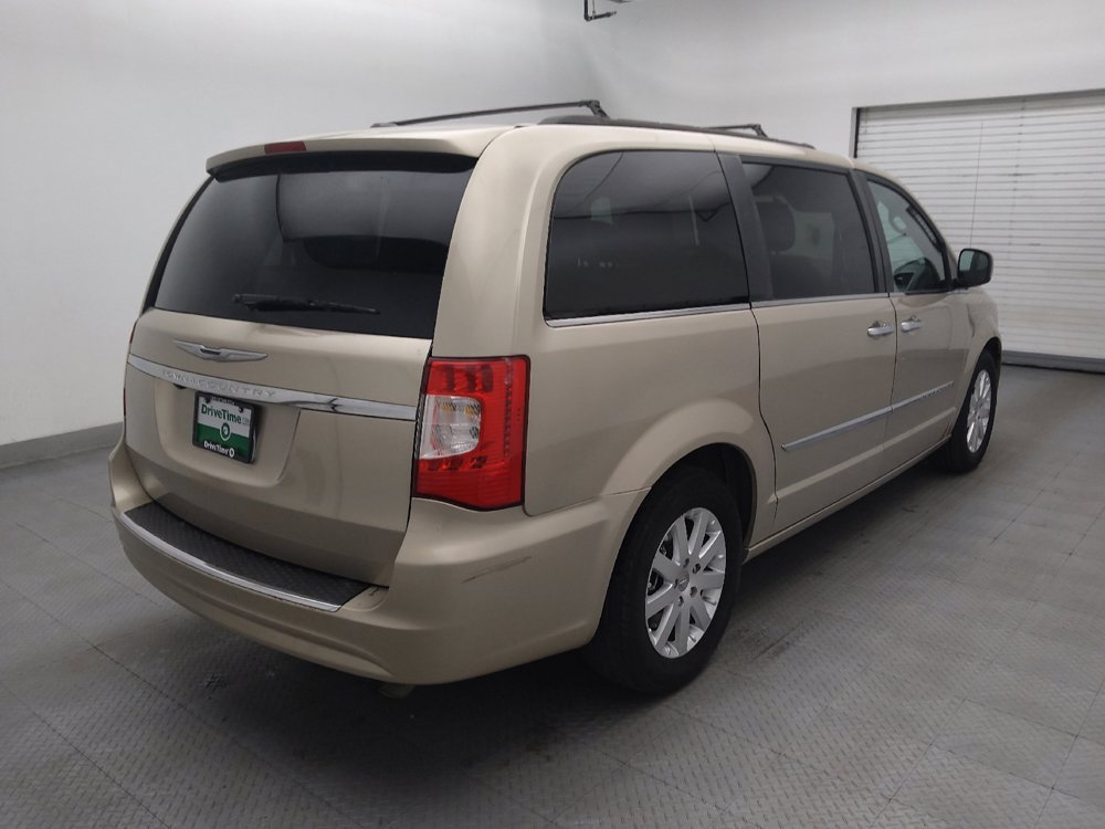 Used 2015 Chrysler Town & Country Touring w/ Driver Convenience Group FWD image 9