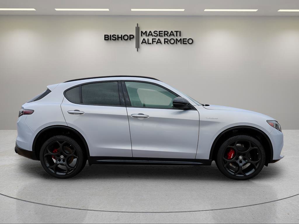 New 2025 Alfa Romeo Stelvio Sprint image 8