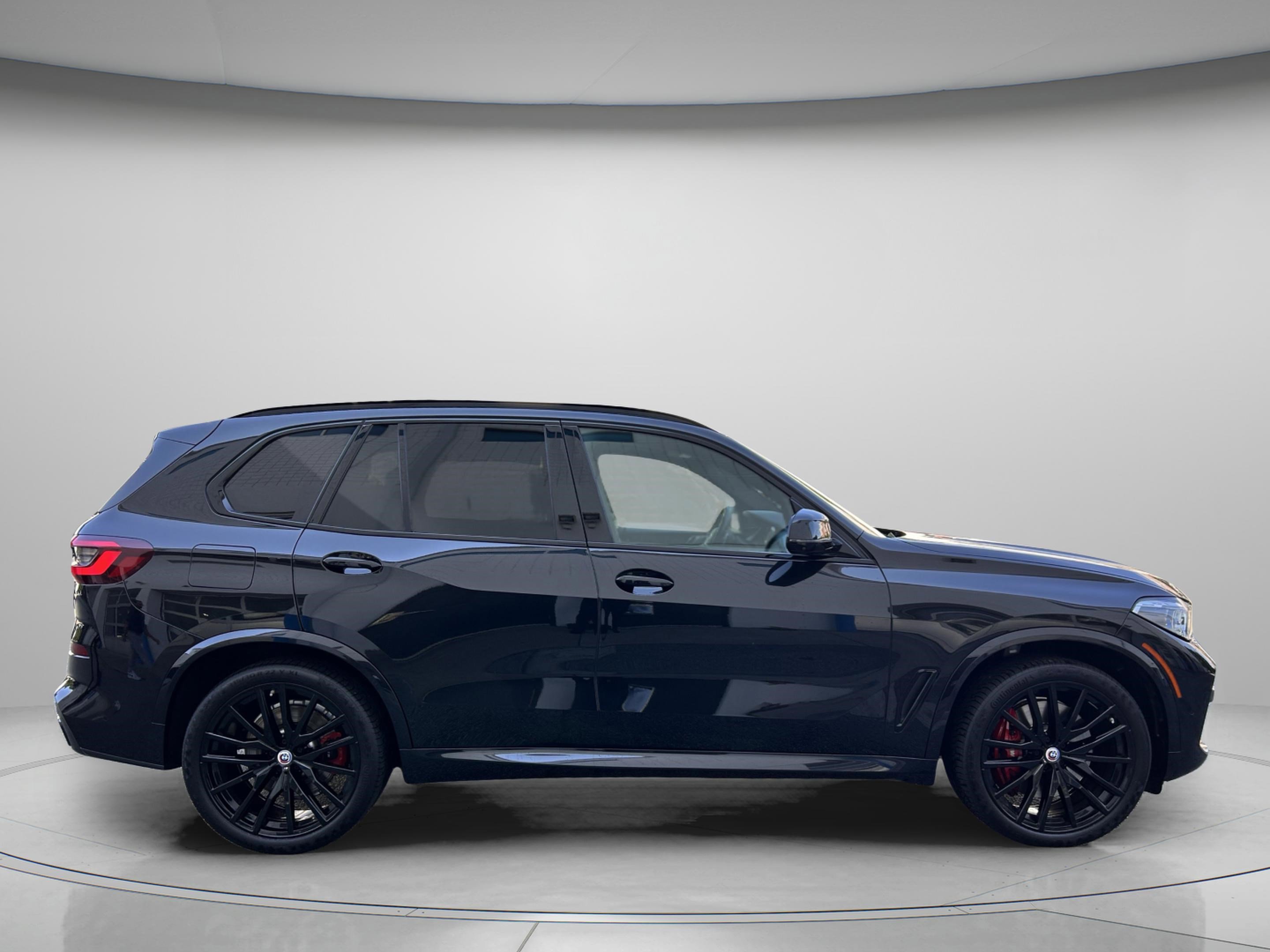 Used 2023 BMW X5 M50i w/ Executive Package image 4