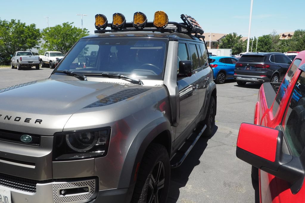 Used 2021 Land Rover Defender 110 SE AWD/4WD image 2