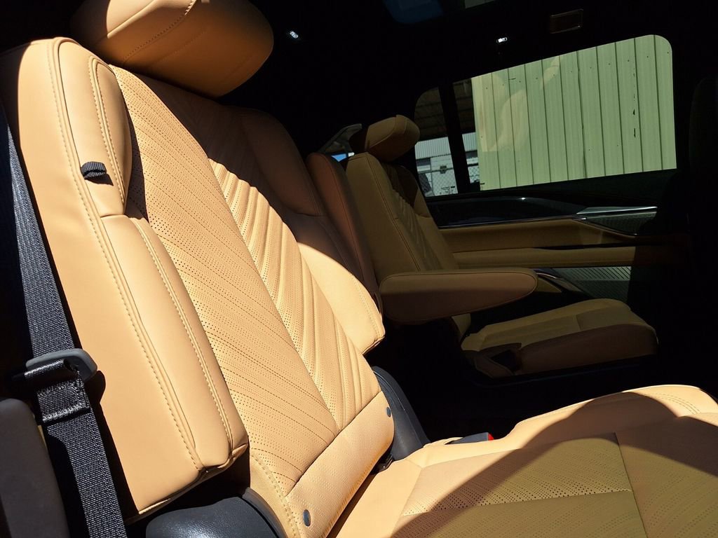 New 2025 Cadillac Escalade IQ Luxury 2 image 28