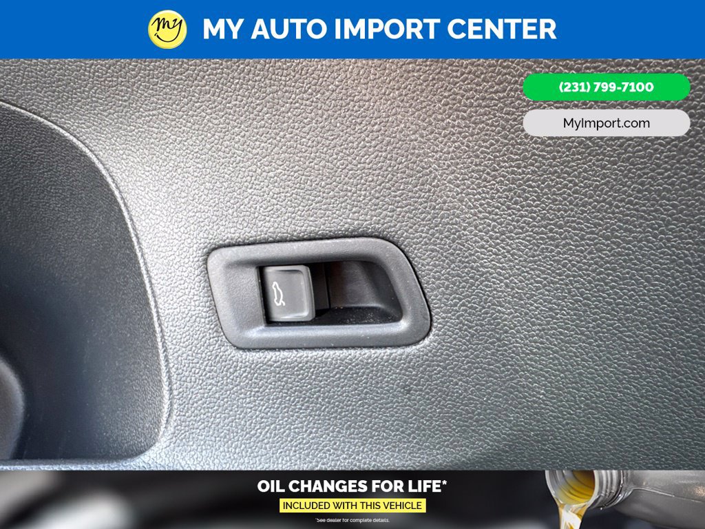 Used 2025 Volkswagen Atlas Cross Sport SEL R-Line AWD/4WD image 12