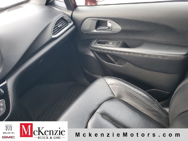 Used 2019 Chrysler Pacifica Touring-L Plus w/ Advanced Safetytec Group FWD image 29