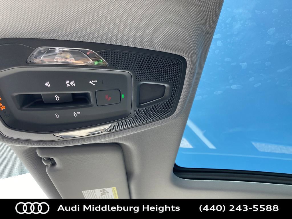 Used 2025 Audi Q5 Premium w/ Convenience Package image 39