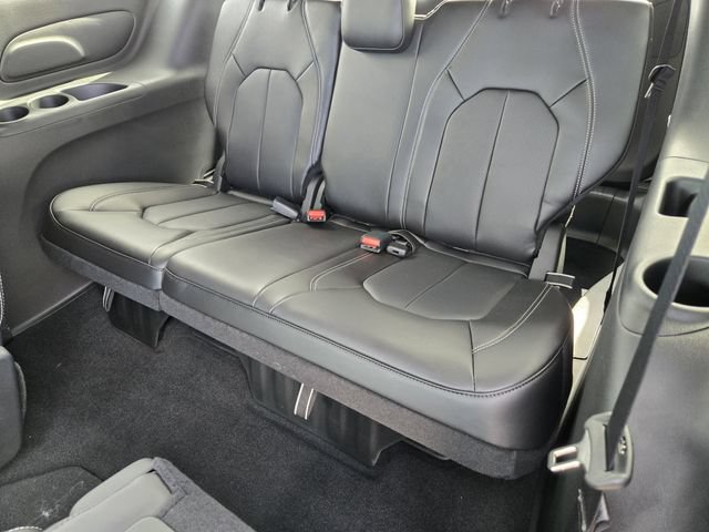 New 2026 Chrysler Pacifica Limited w/ Uconnect Theater Family Group FWD image 21