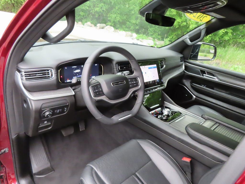 Certified 2024 Jeep Wagoneer L Series II w/ Flexible Seating Group image 30