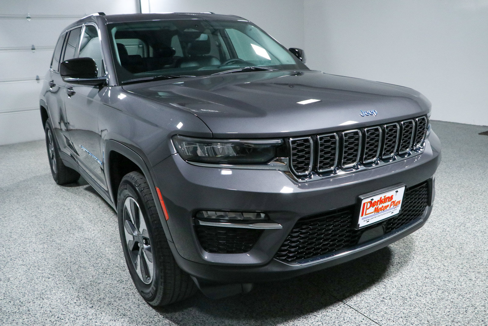 Used 2023 Jeep Grand Cherokee 4WD 4xe image 5