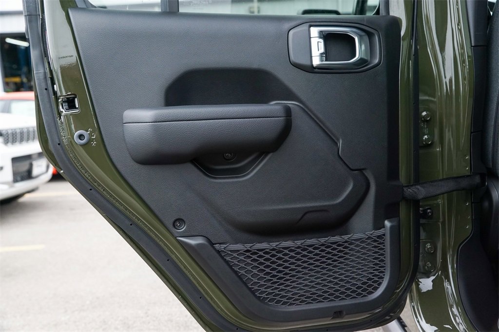 New 2024 Jeep Gladiator Sport image 23