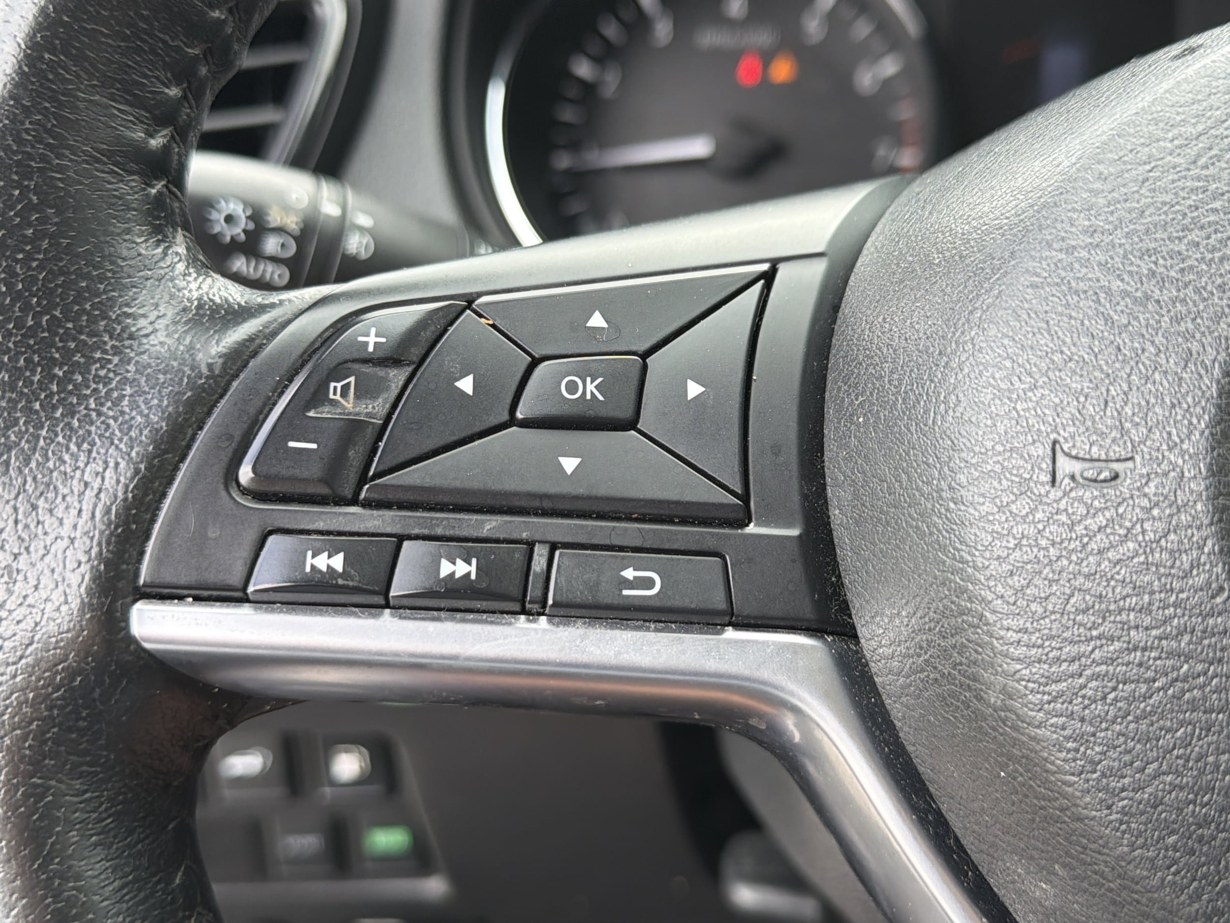Used 2019 Nissan Rogue SL FWD image 14