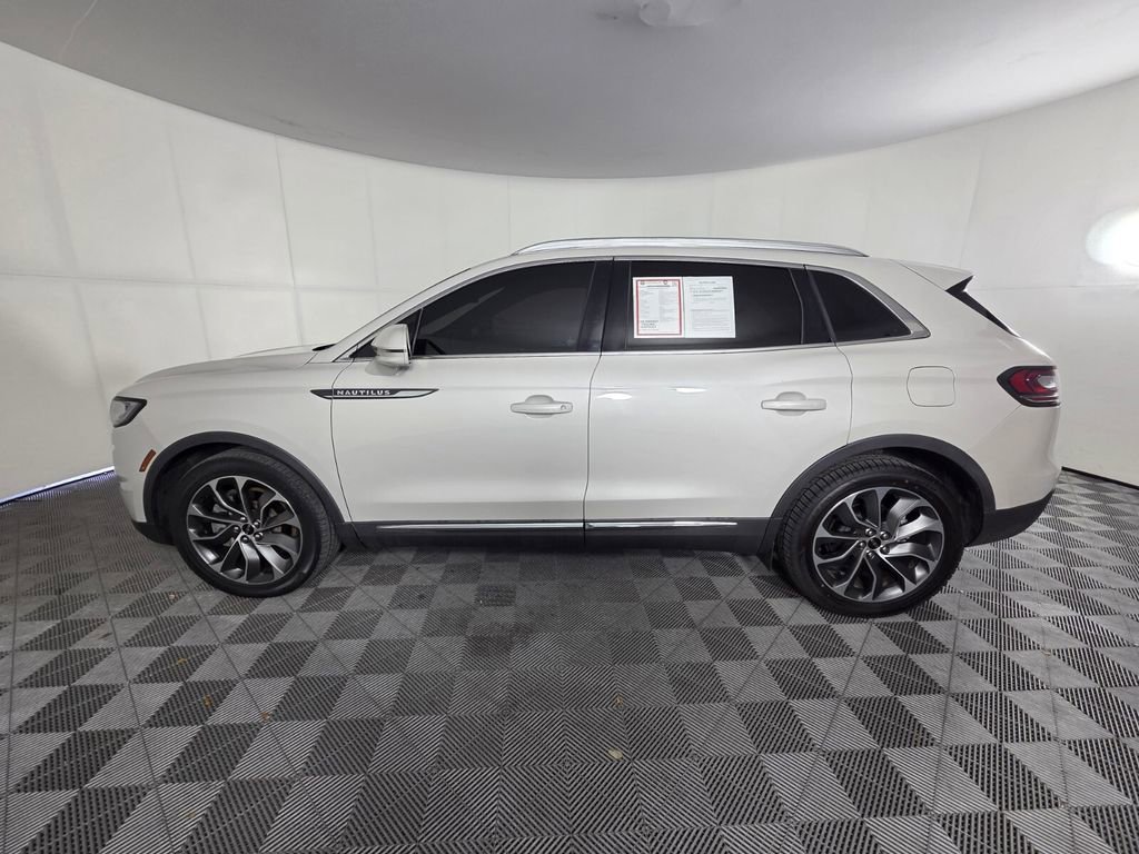 Used 2022 Lincoln Nautilus Reserve w/ Luxury Package image 9