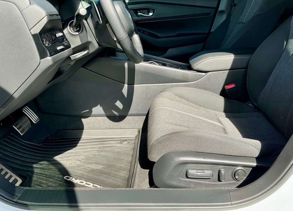 Used 2025 Honda Accord Sport image 40