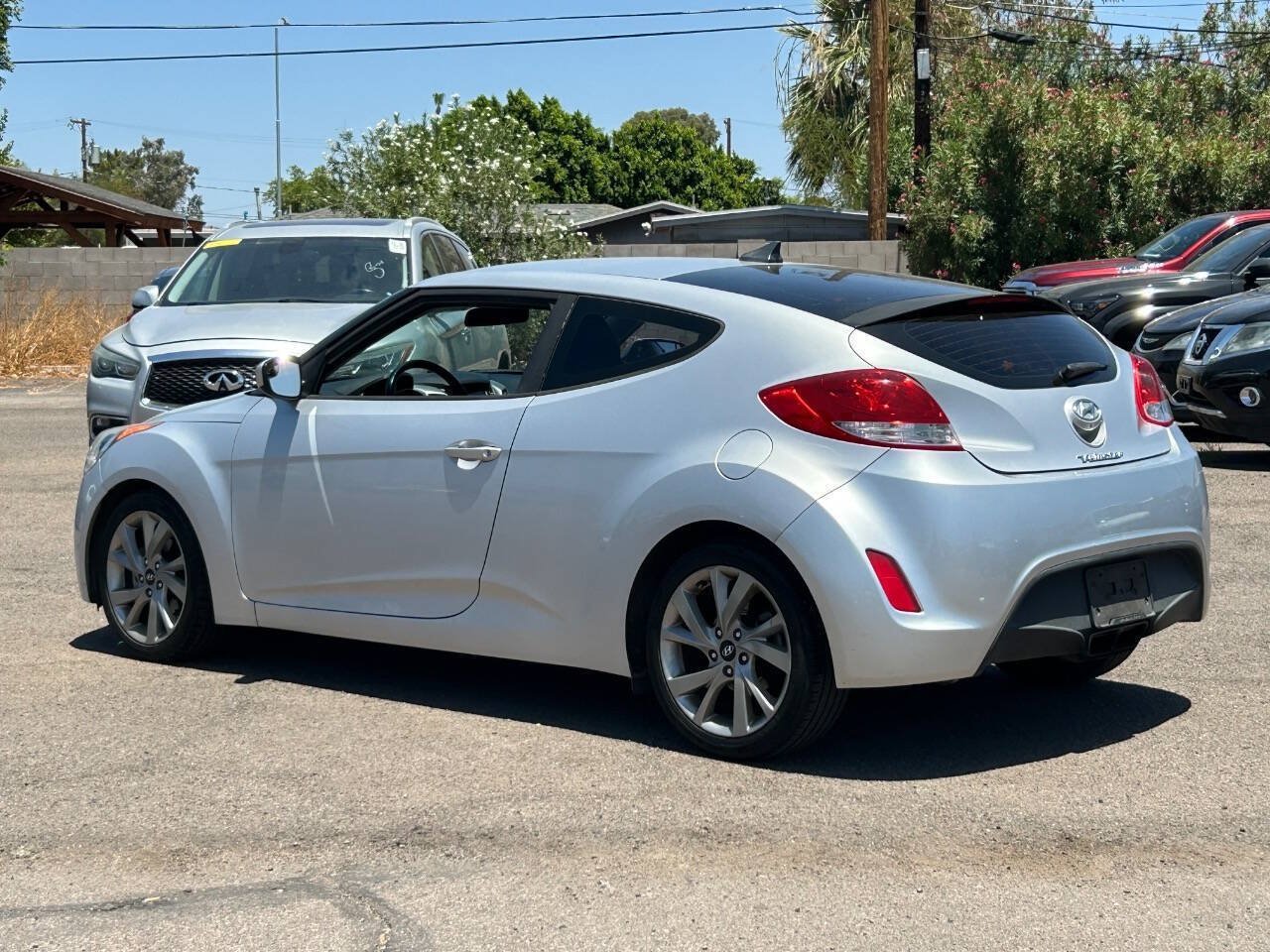 Used 2017 Hyundai Veloster FWD image 5